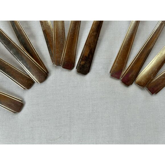 Vintage WM A. Rogers Oneida Silver Soup/Dessert Spoon Lot of 12 - Picture 3 of 8